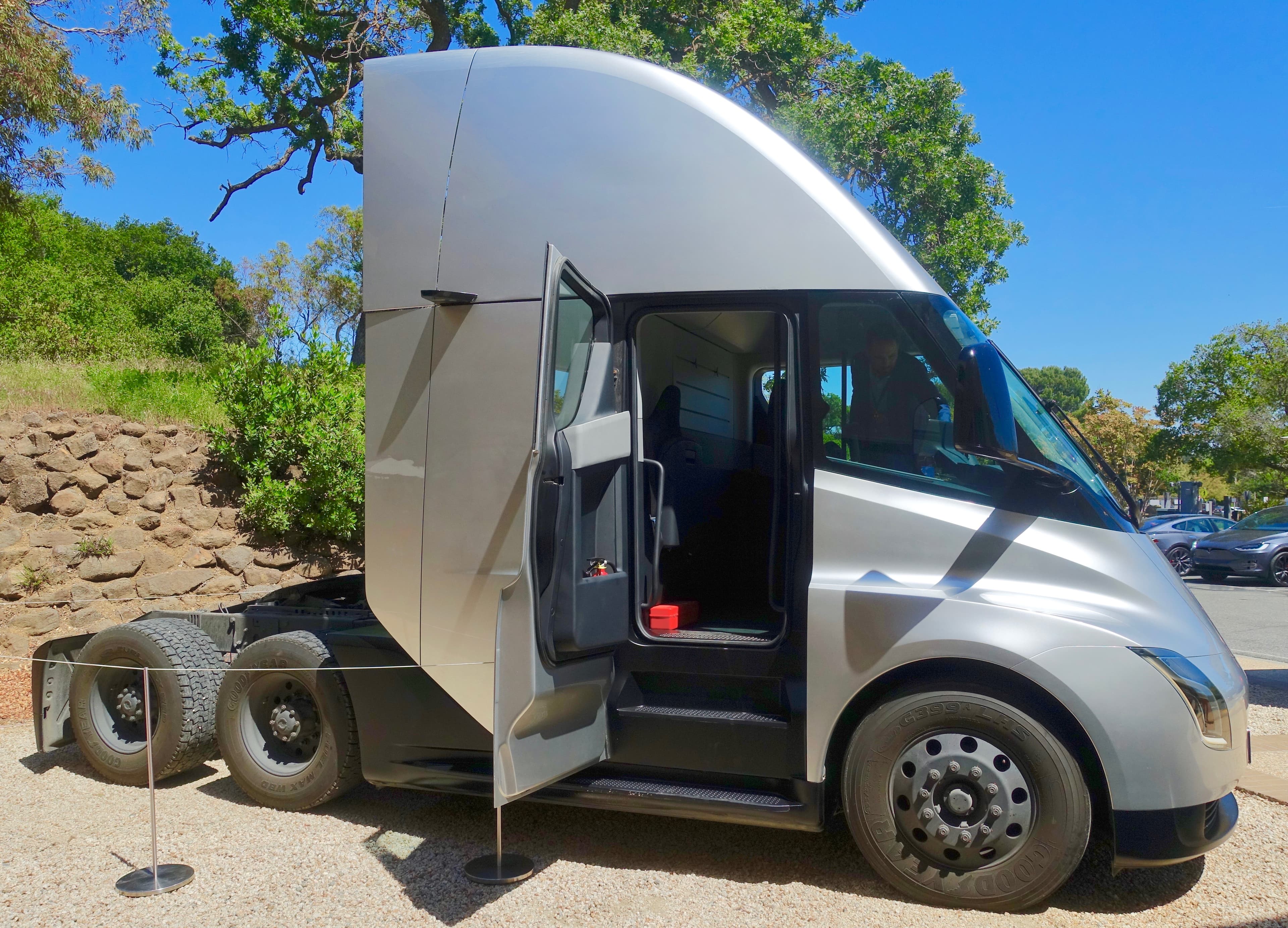 Tesla Semi tractor ready to haul